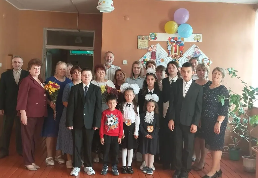 Фото на память с родителями, учителями и гостями