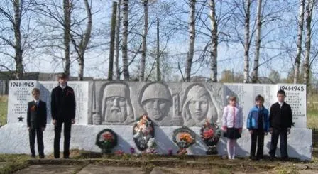 д.Ботвино.
Возложение цветов  в день Победы.