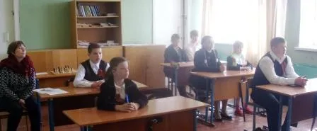 На кл. часе посвященном  истории ВО войны.